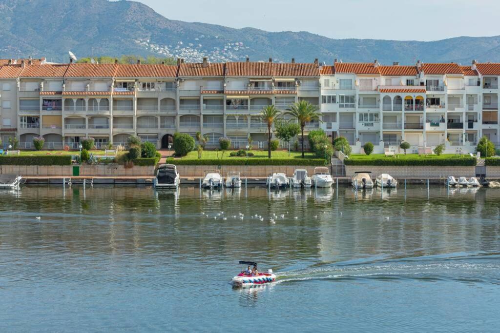 Flateli Empuriabrava Apartment ภายนอก รูปภาพ