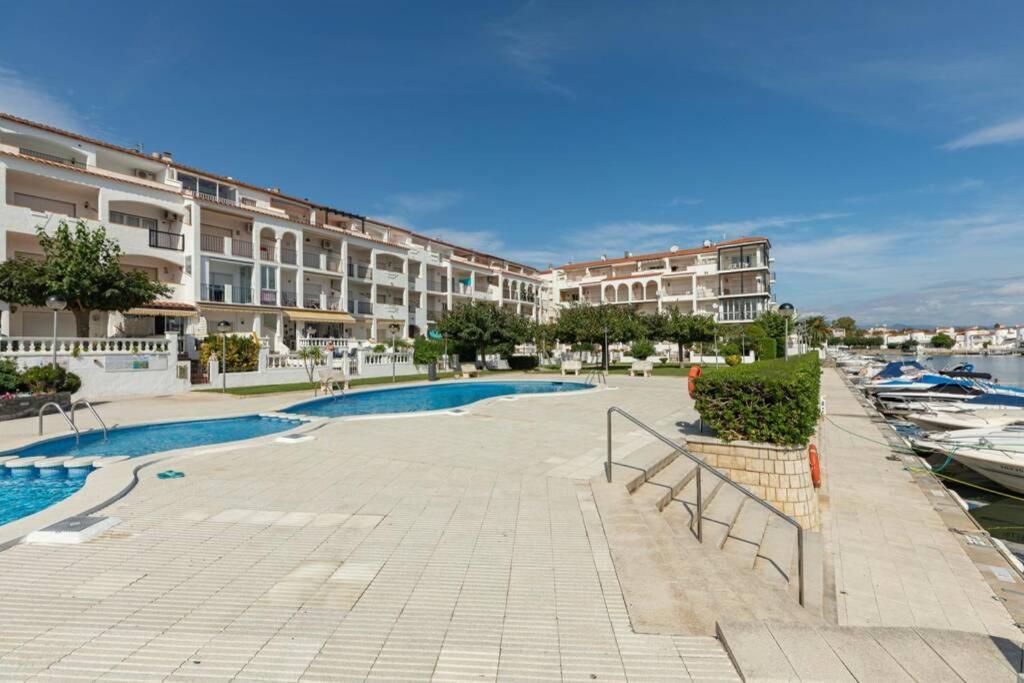 Flateli Empuriabrava Apartment ภายนอก รูปภาพ