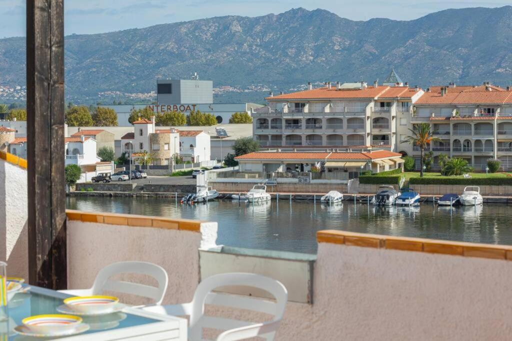 Flateli Empuriabrava Apartment ภายนอก รูปภาพ